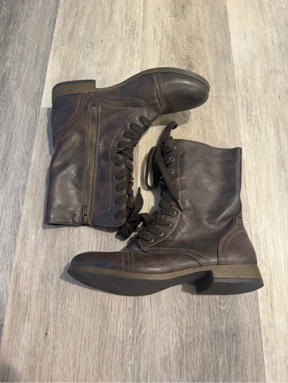 Mossimo Troopa boots feature a functional side zipper for easy wear